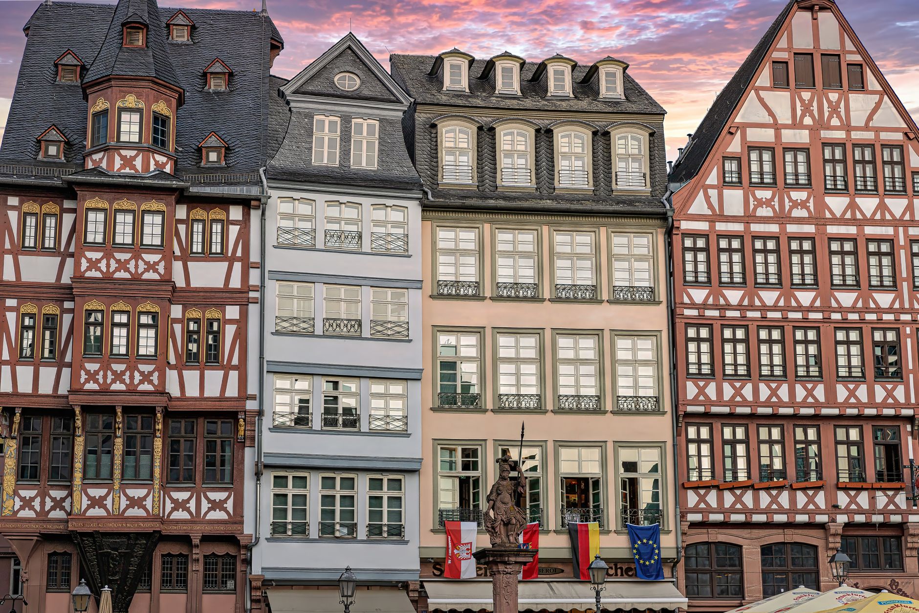 Konstablerwache: Netz-Kunstwerk in Frankfurt wird zur Vogel-Falle