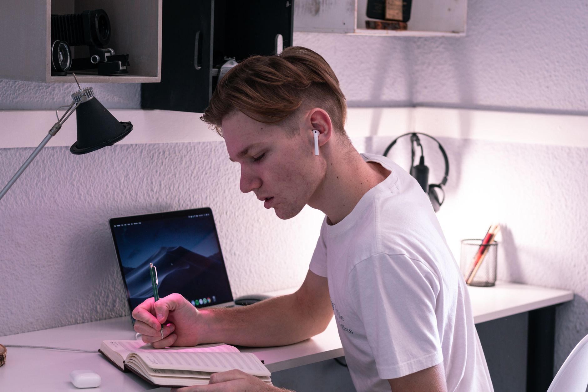 Lernhilfe statt Hausaufgaben-Automat? OpenAI startet ChatGPT für Jugendliche