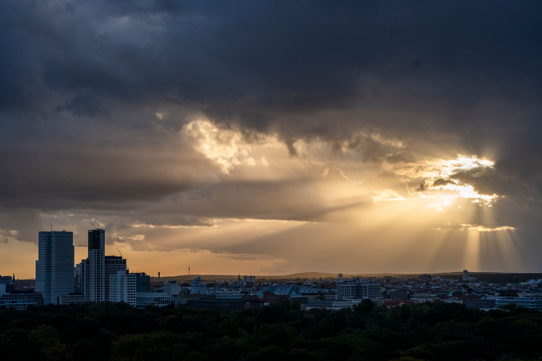 Wetter - Im Tagesverlauf verbreitet Schauer und Gewitter