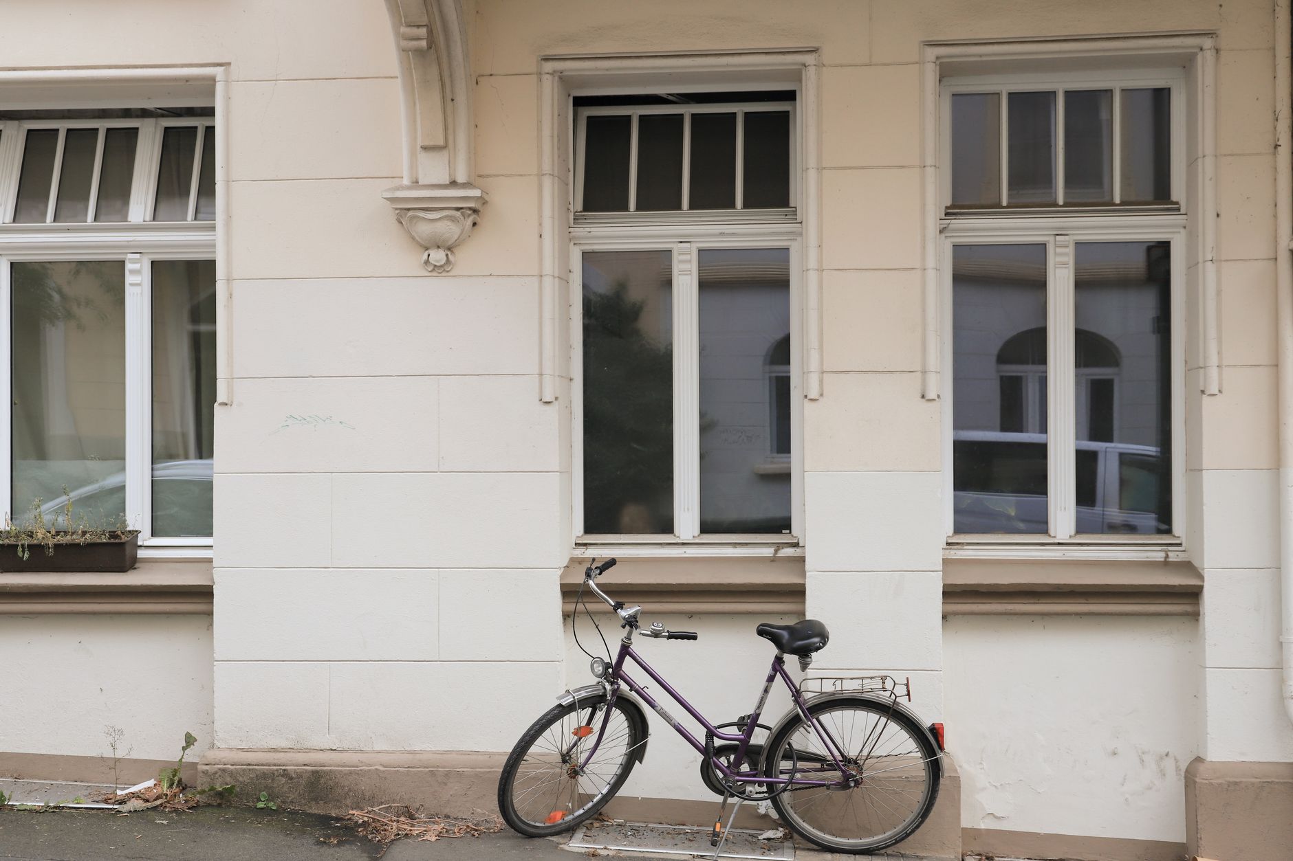Fahrradfahrer bei Unfall in Fuldatal-Wilhelmshausen verletzt: Hinweise auf schwarzen Pkw mit Stufenheck erbeten
