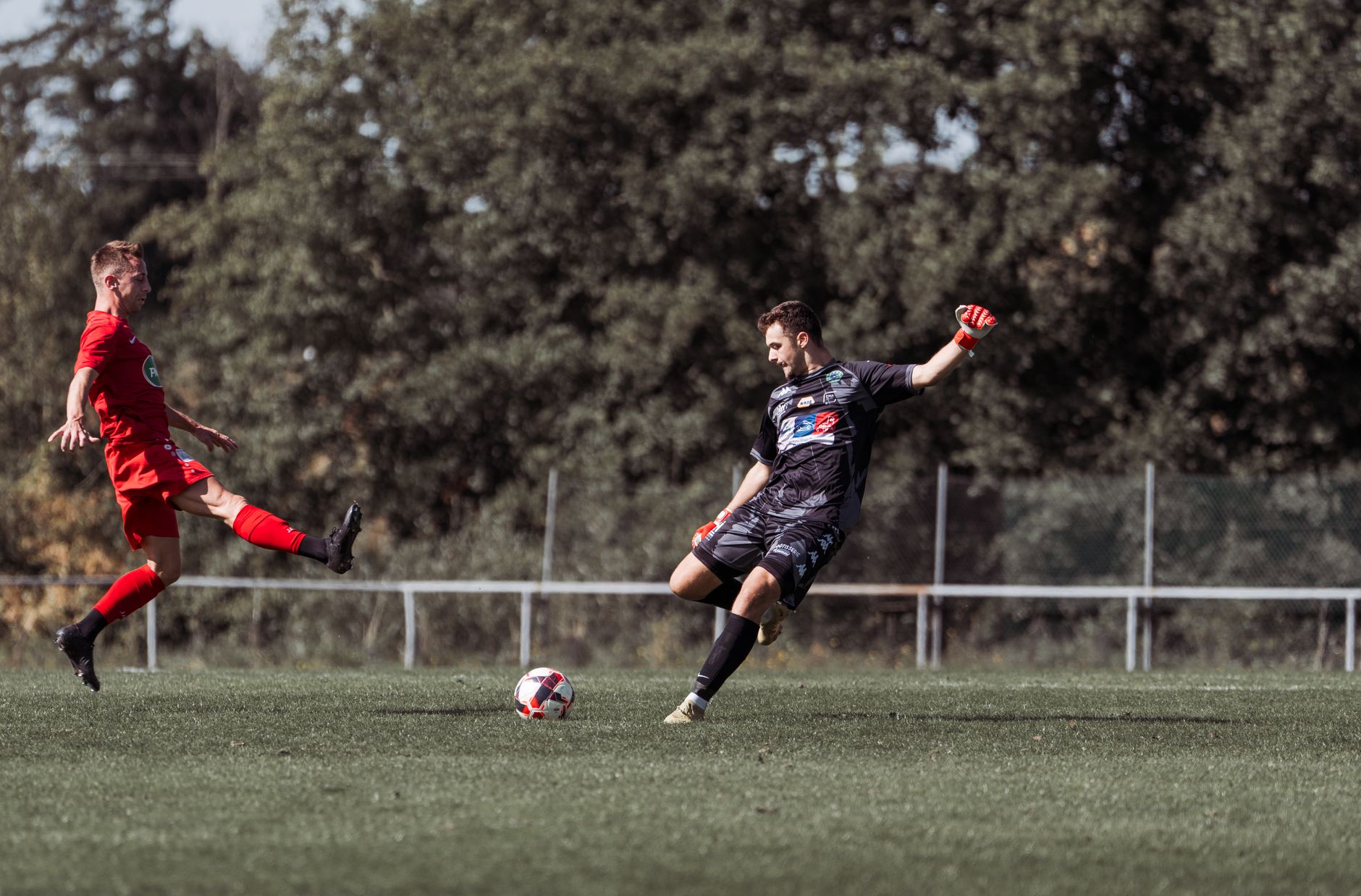 Fußball-Conference-League - Freiburg gewinnt Hinspiel in Motherwell