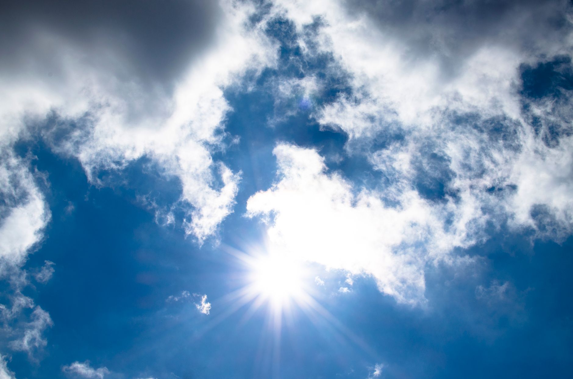 Wetter - In der Mitte sonnig, sonst Schauer und Gewitter