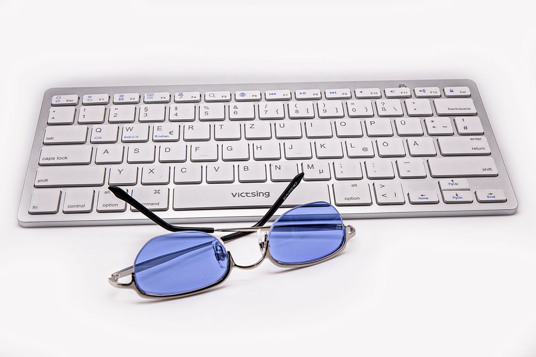 Smarte Brille RayNeo iO setzt auf Knochenschall und KI-Projektion