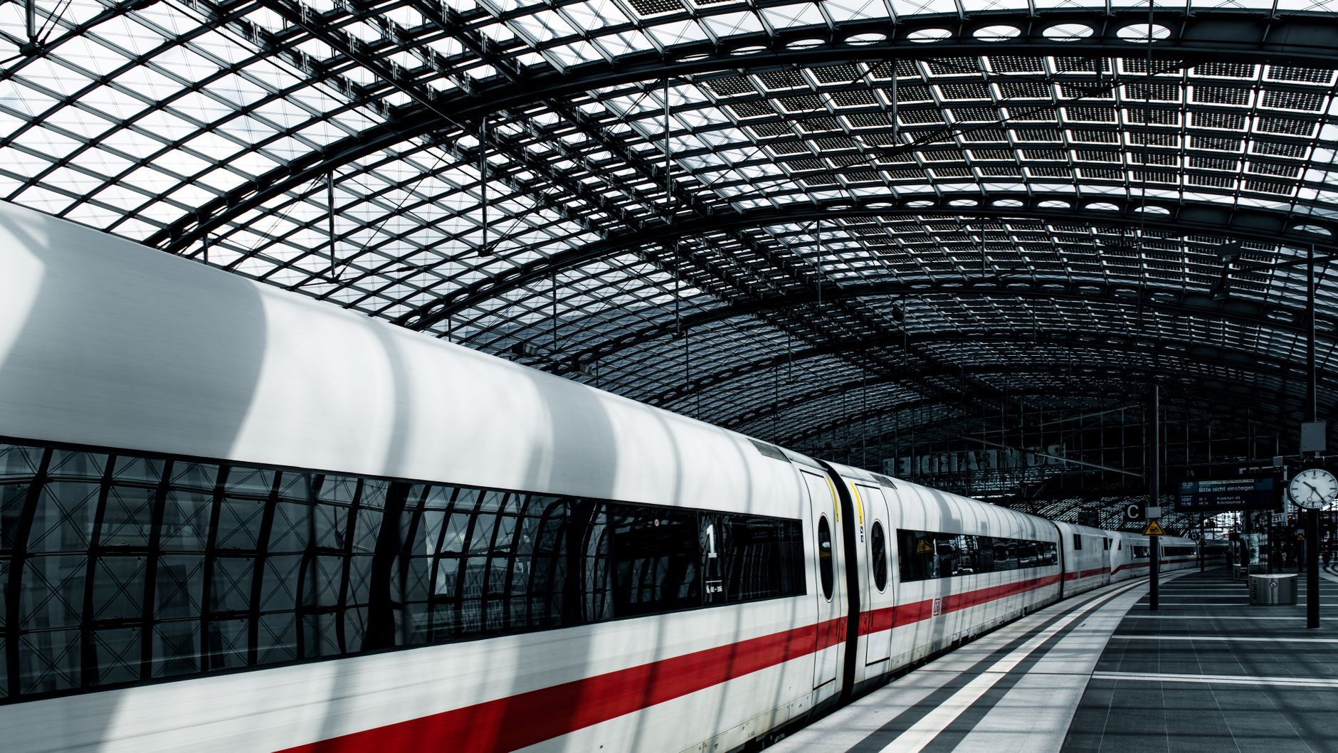 Bahngewerkschaft - EVG droht mit bundesweiten Streiks im Regionalverkehr