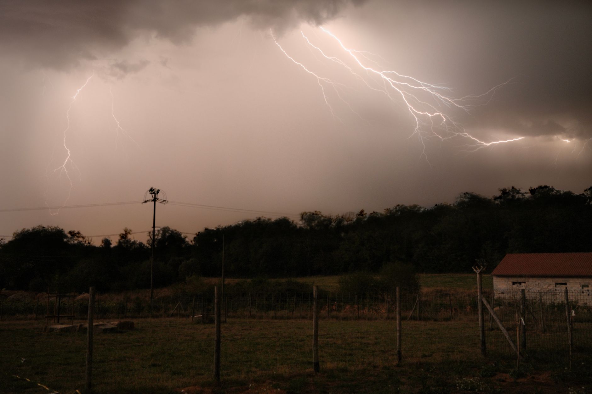 Wetter - Nachts nur im Norden bewölkt, Tiefstwerte 13 bis 4 Grad