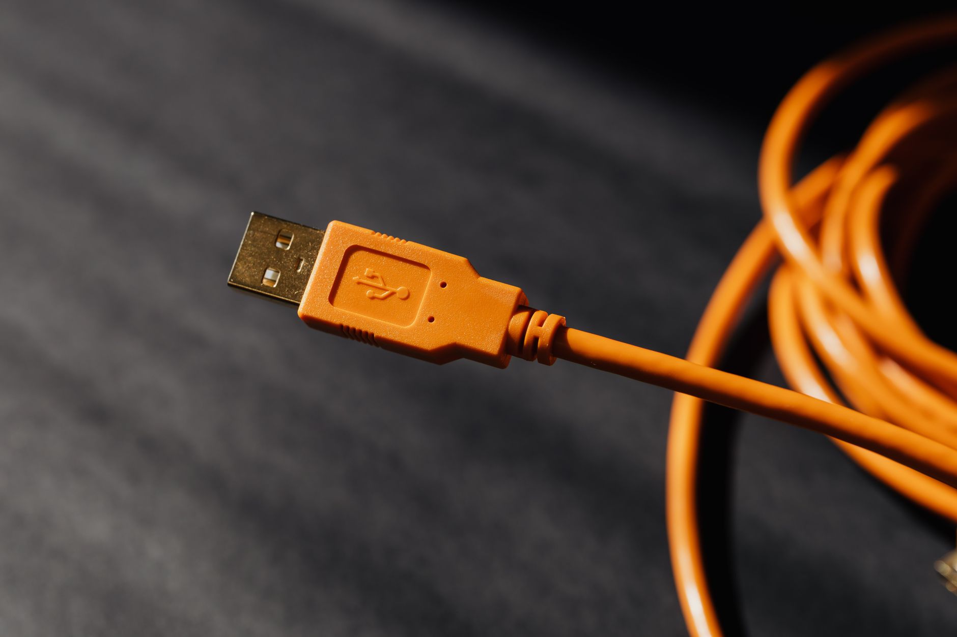 Power Delivery: USB-Kabel zeigt Ladeleistung auf kleinem Display an