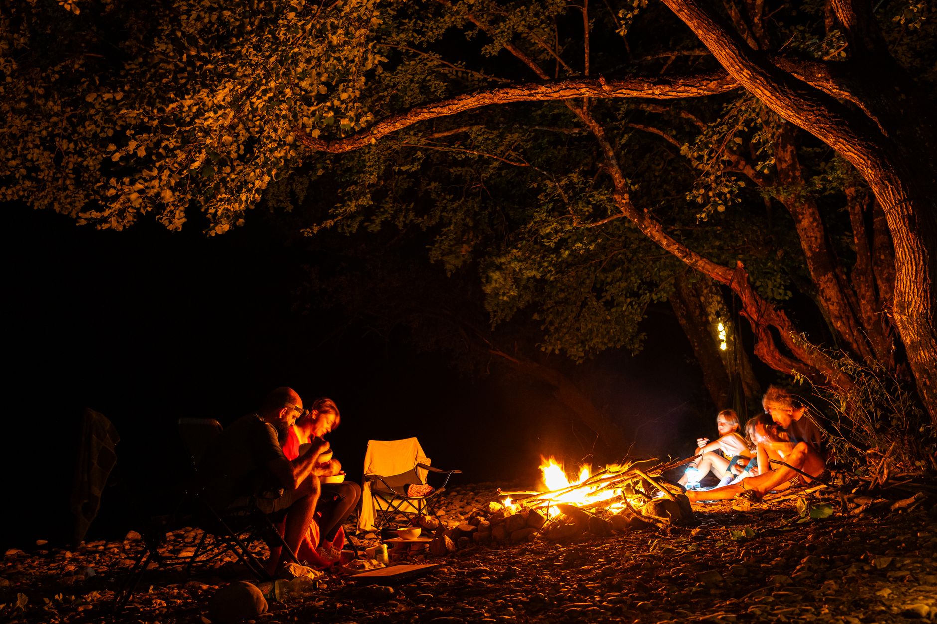 Flachbildfernseher und aufblasbare Sofas: Was hat Camping noch mit Naturerlebnis zu tun?
