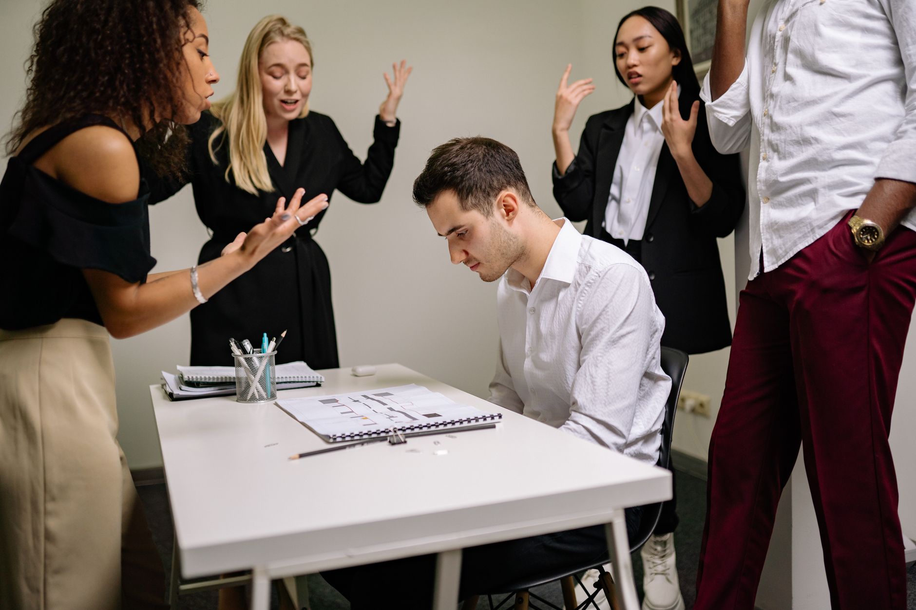 KI am Arbeitsplatz: Warum der Stress steigt und die Technik nicht schuld ist