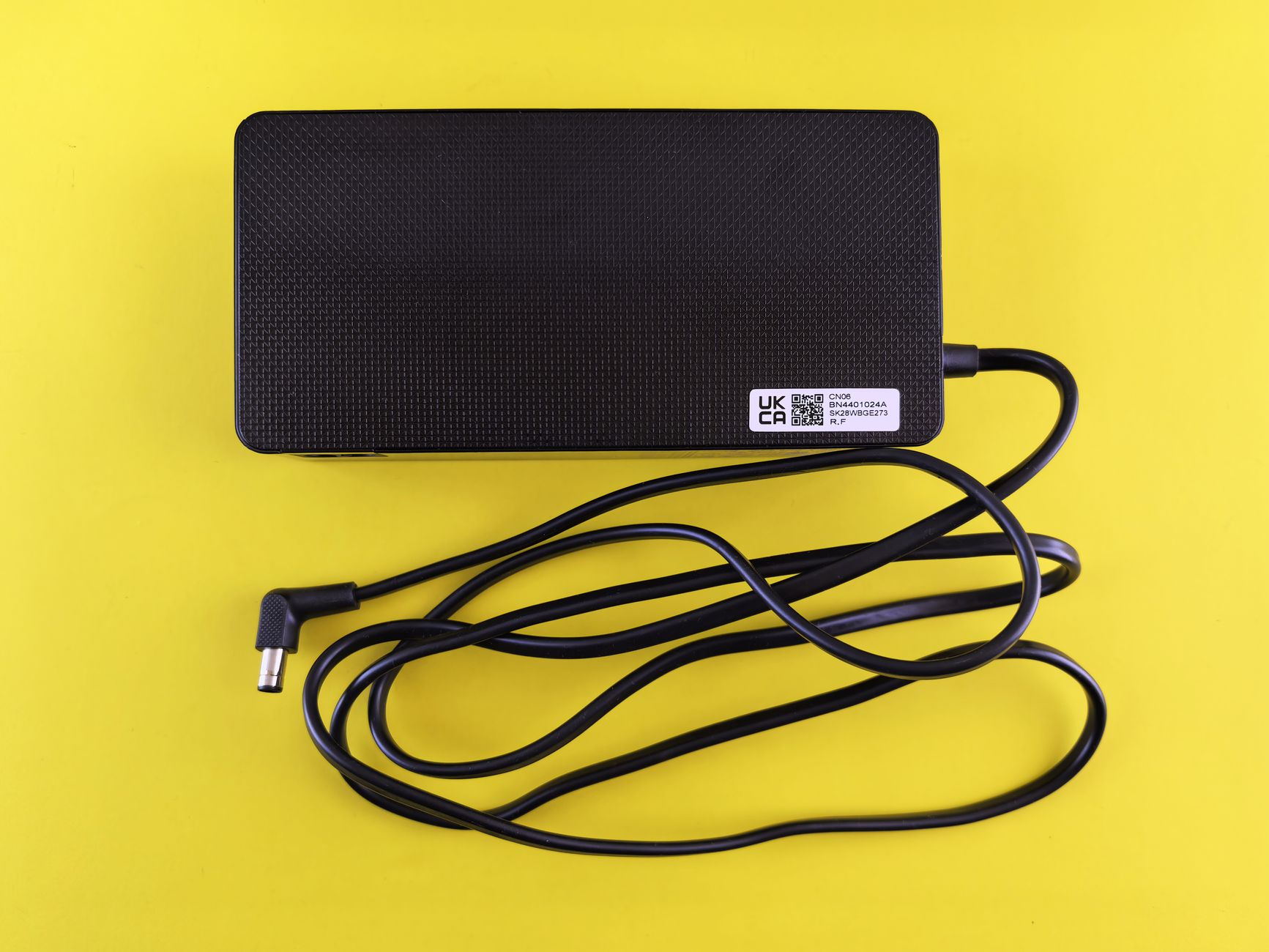 Anzeige: Ladegerät mit 65 W und drei Ports für 19,99 Euro bei Amazon