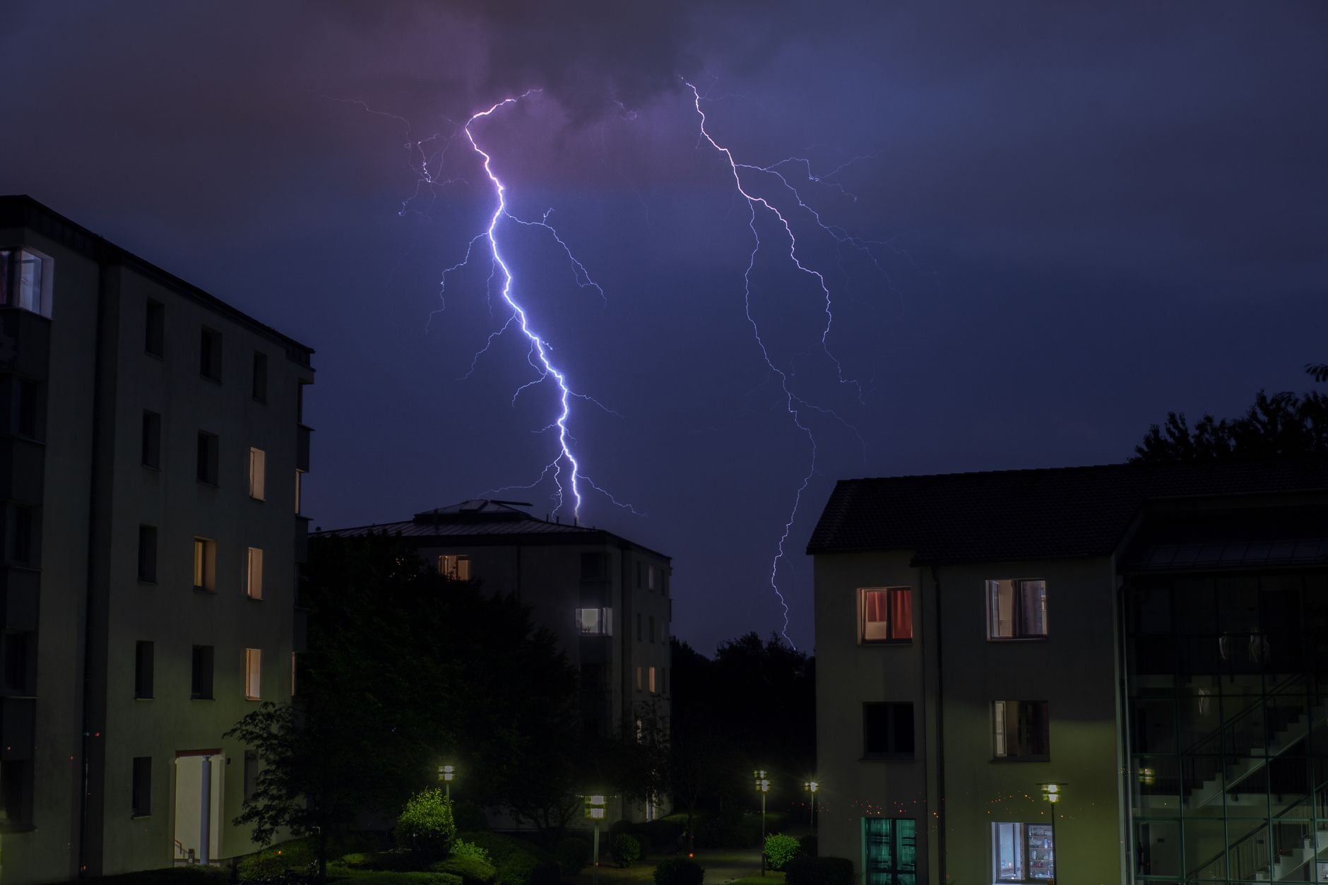 Wetter - In der Nacht im Westen etwas Regen, sonst trocken, 18 bis 11 Grad