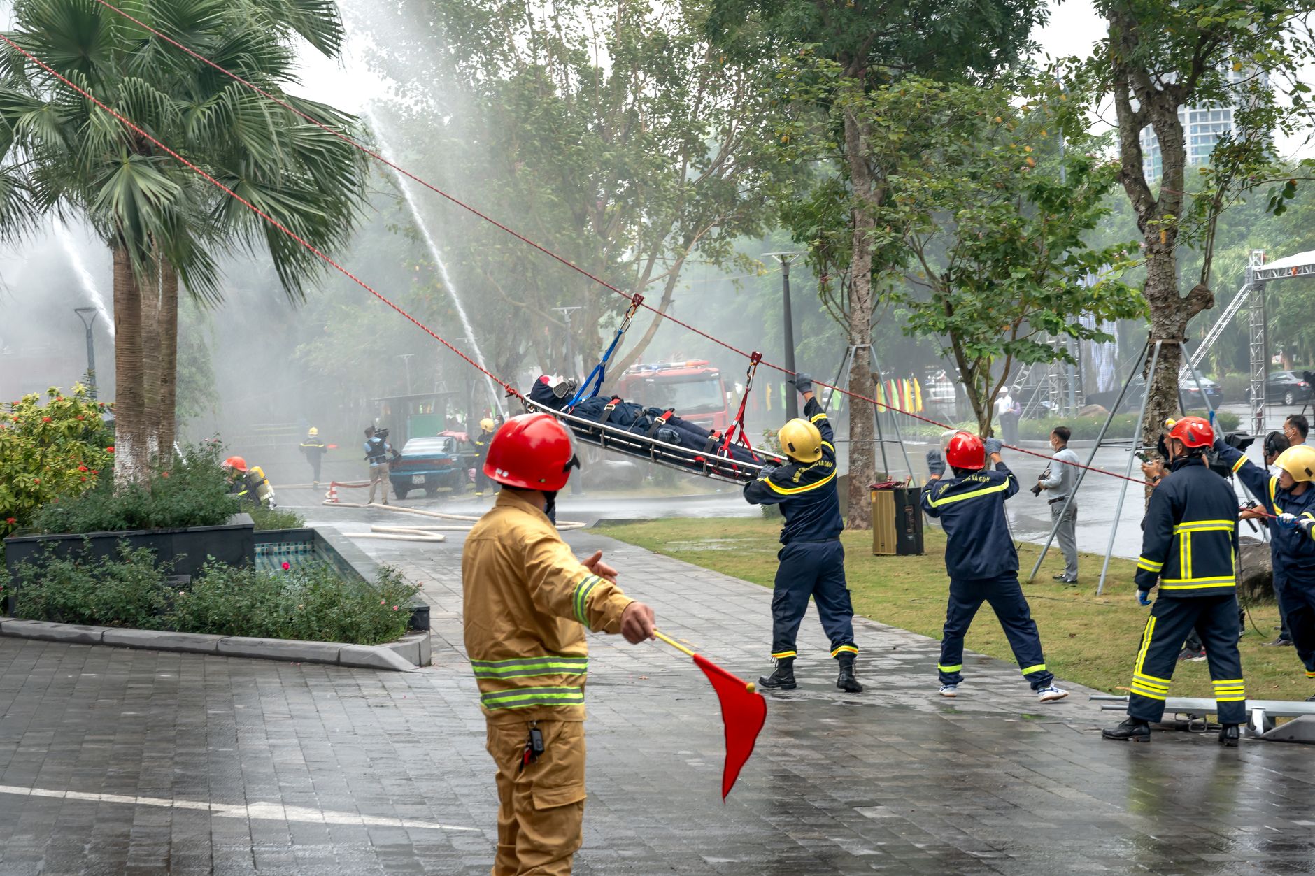 Rettungskräfte im Einsatz - Mindestens 157 Tote nach Sturzflut im Grenzgebiet Nepals und Chinas