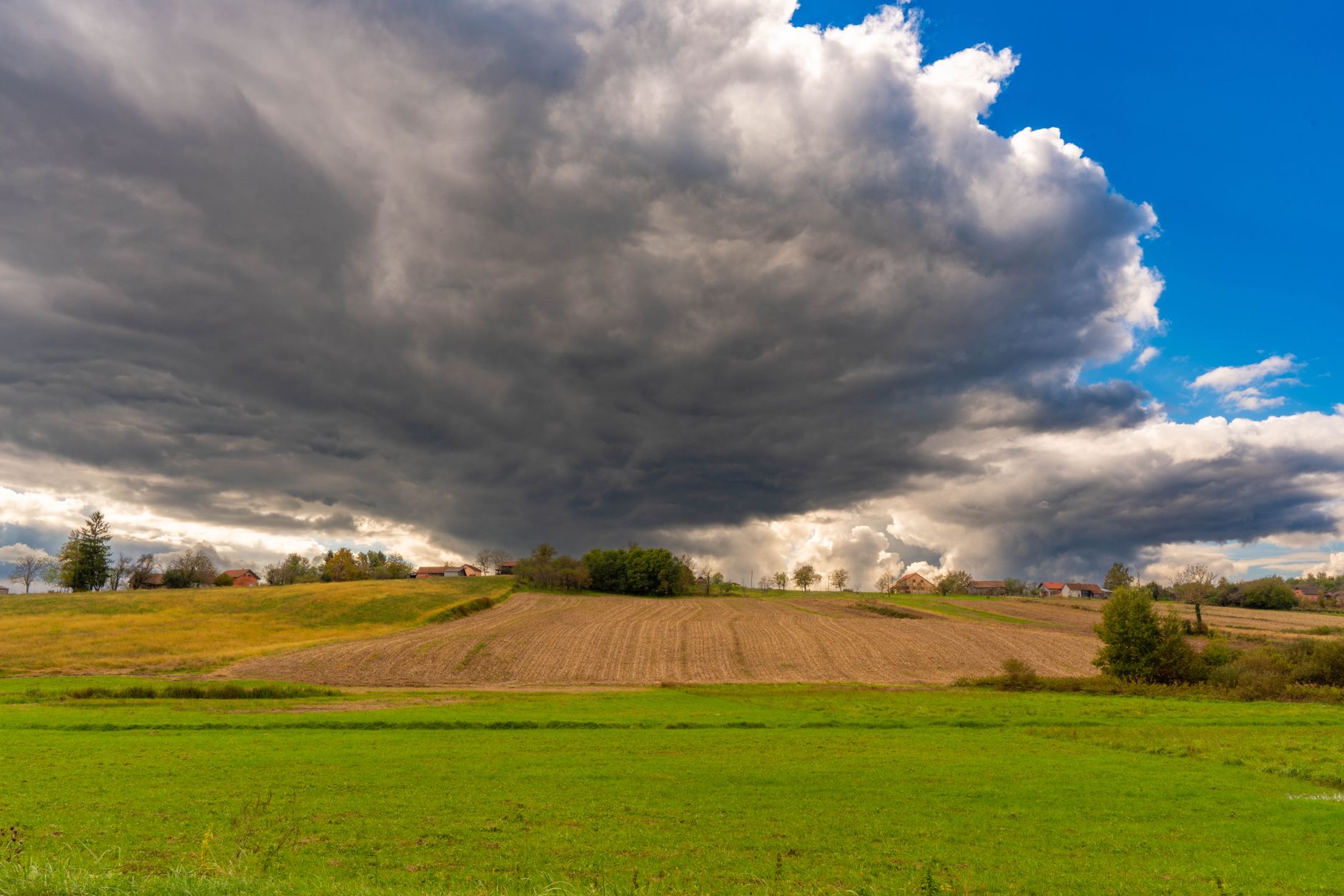 Wetter - Wechselnd bewölkt mit Schauern und Gewittern, 22 bis 32 Grad