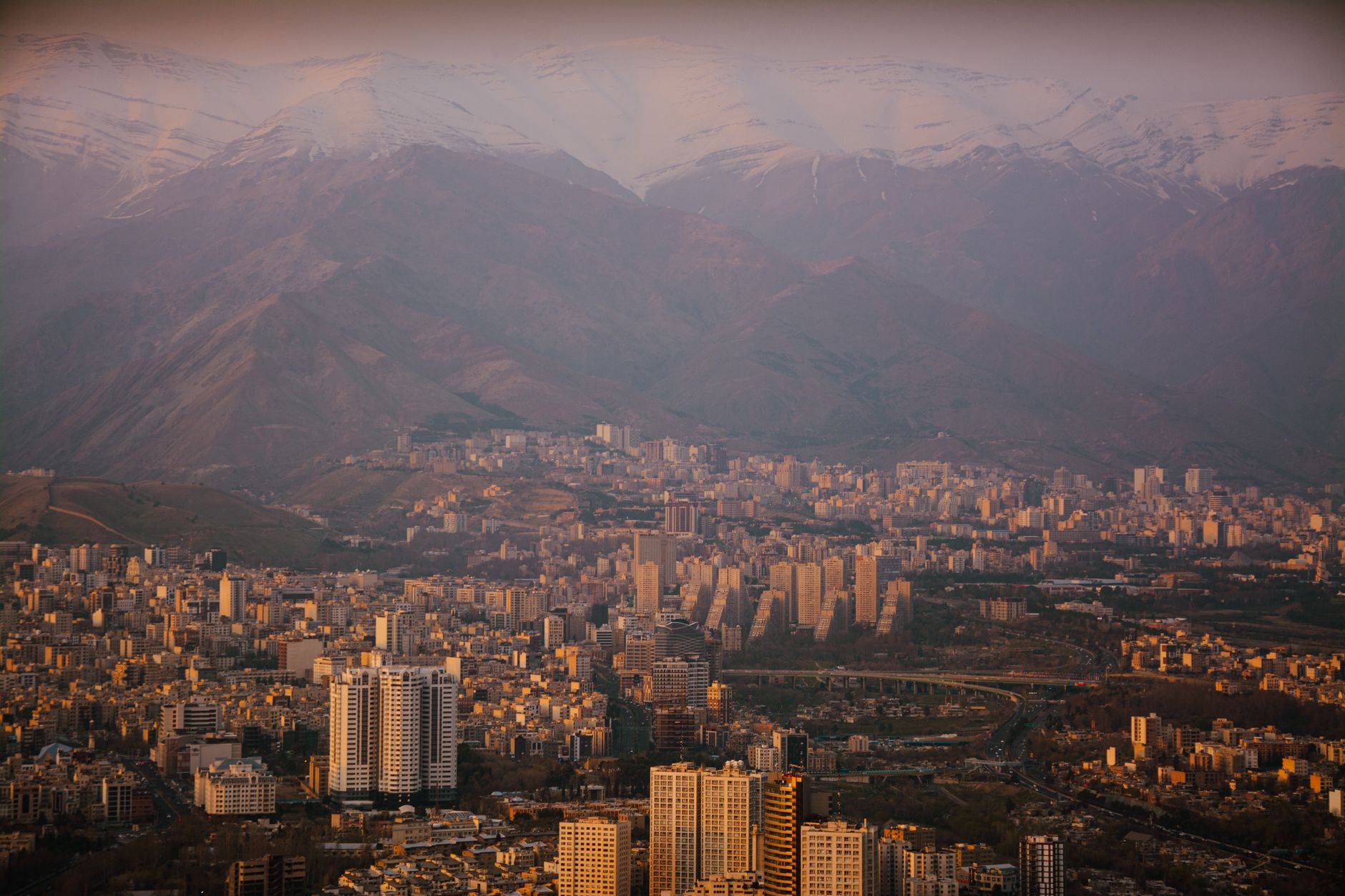 Sechs Monate Iran-Krieg: Golfstaaten suchen Ausweg aus der Krise