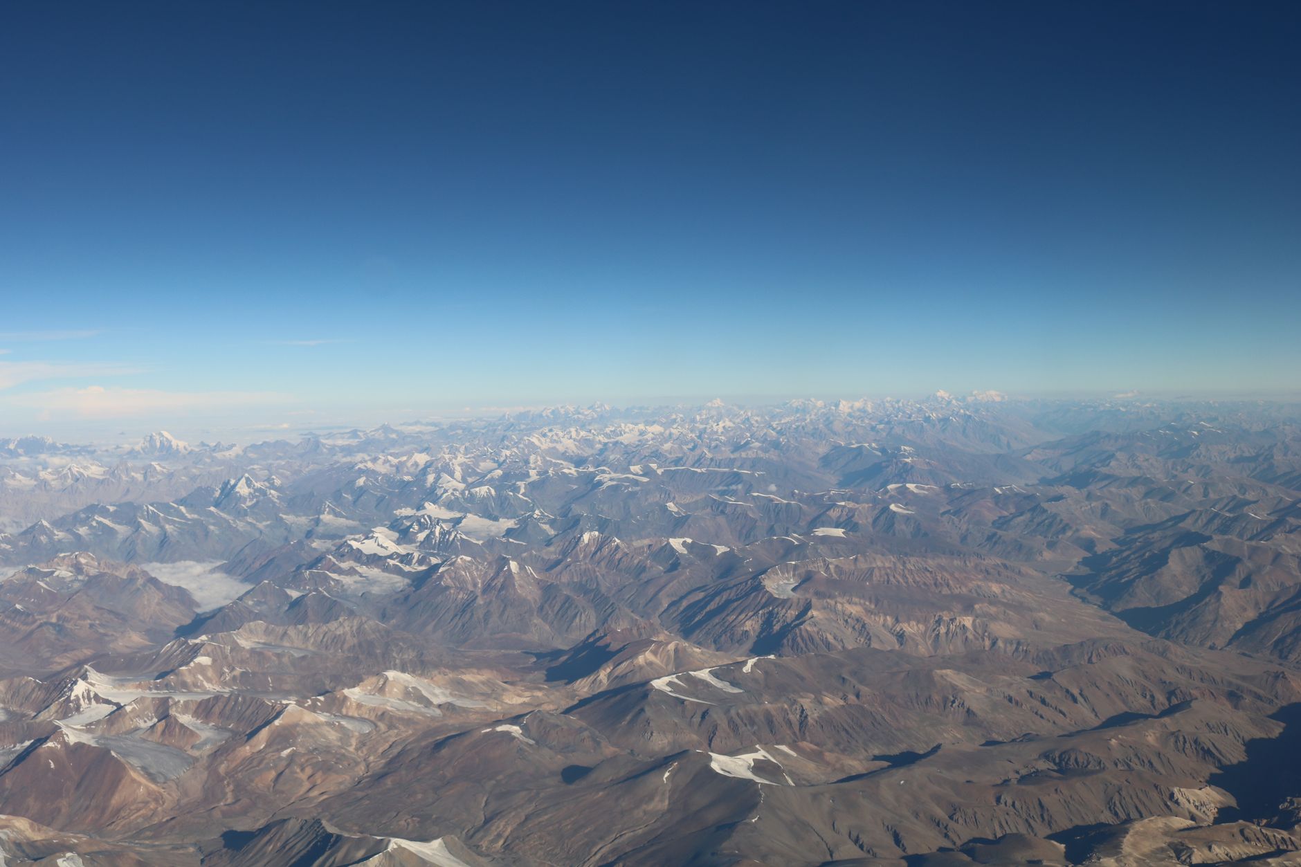 Rettungsteams im Himalaya kämpfen sich durch Katastrophengebiet