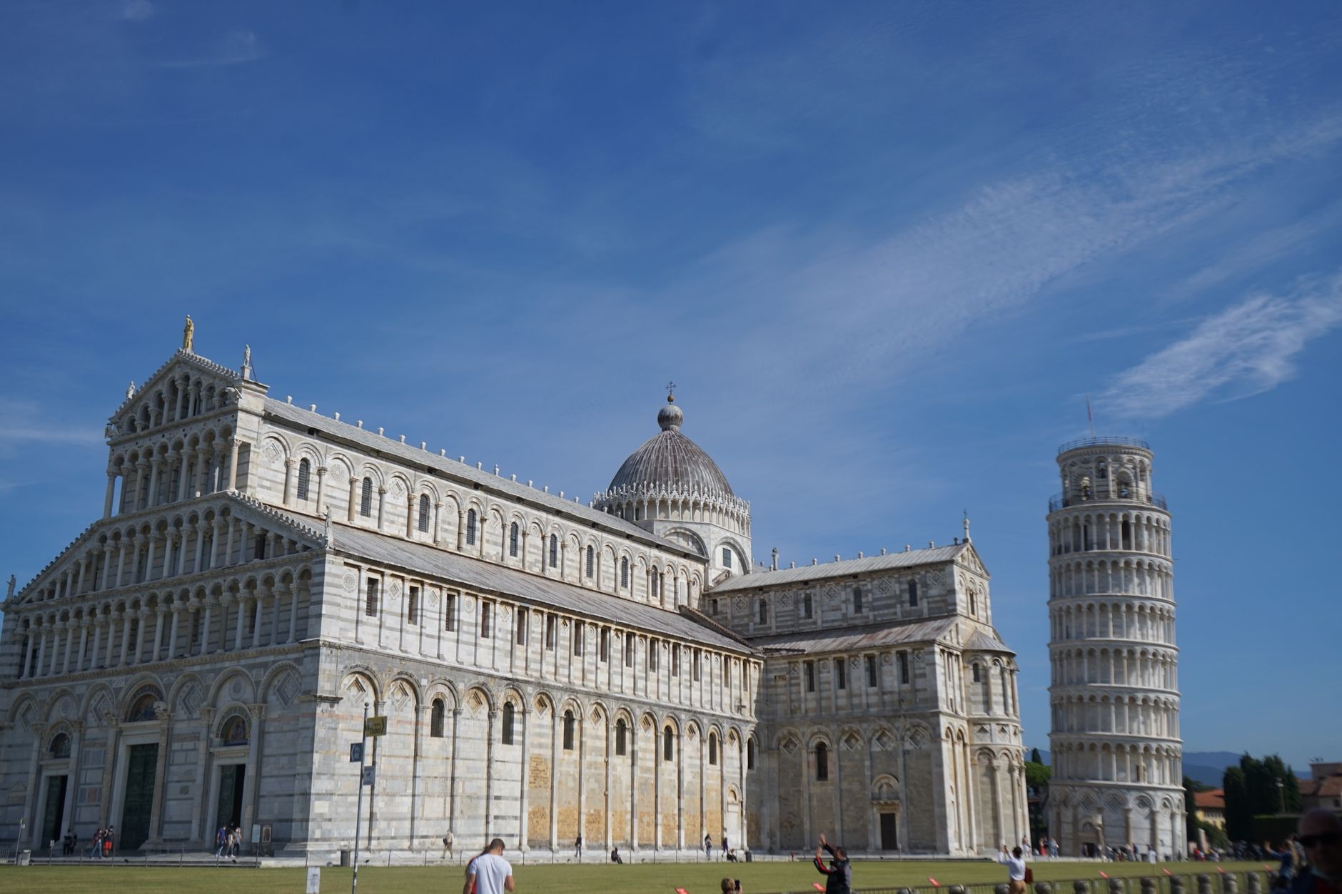 Schiefer als der in Pisa - der Turm von Michalovice