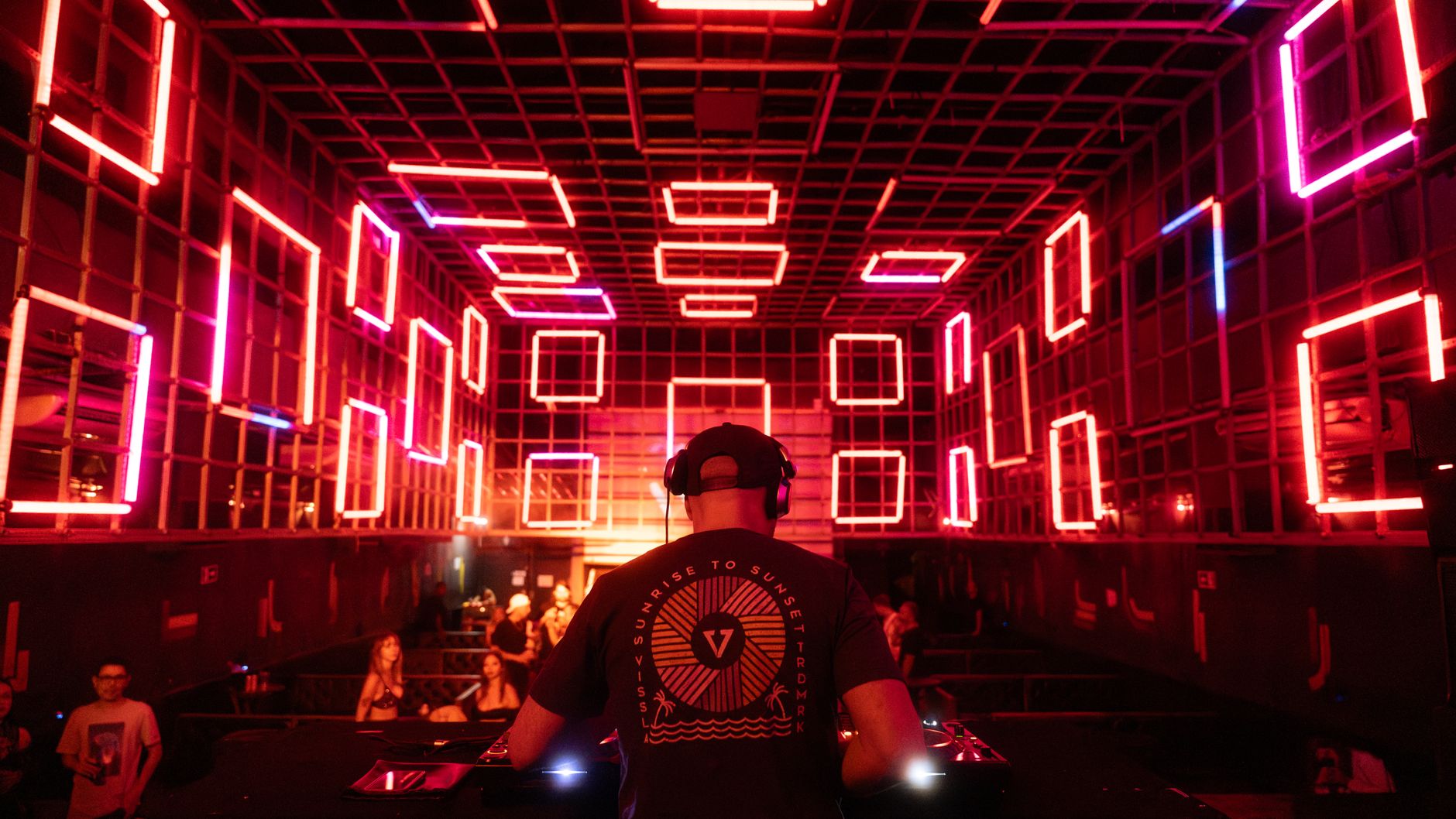 Schweiz - Schüsse bei einer Techno-Party in Aarau, ein Todesopfer und mehrere Verletzte - genaue Hintergründe noch unklar