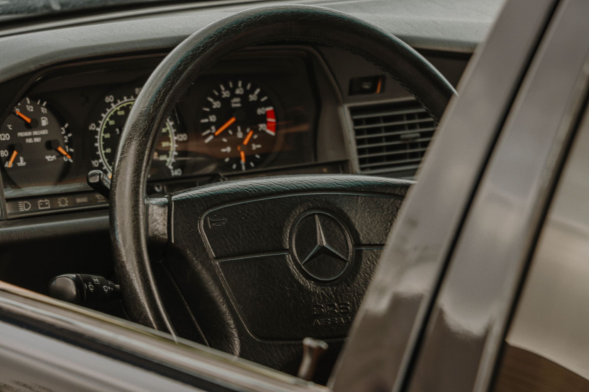 heise+ | Elektroauto Mercedes GLC 400 im Test: E-SUV lässt Verbrenner alt aussehen