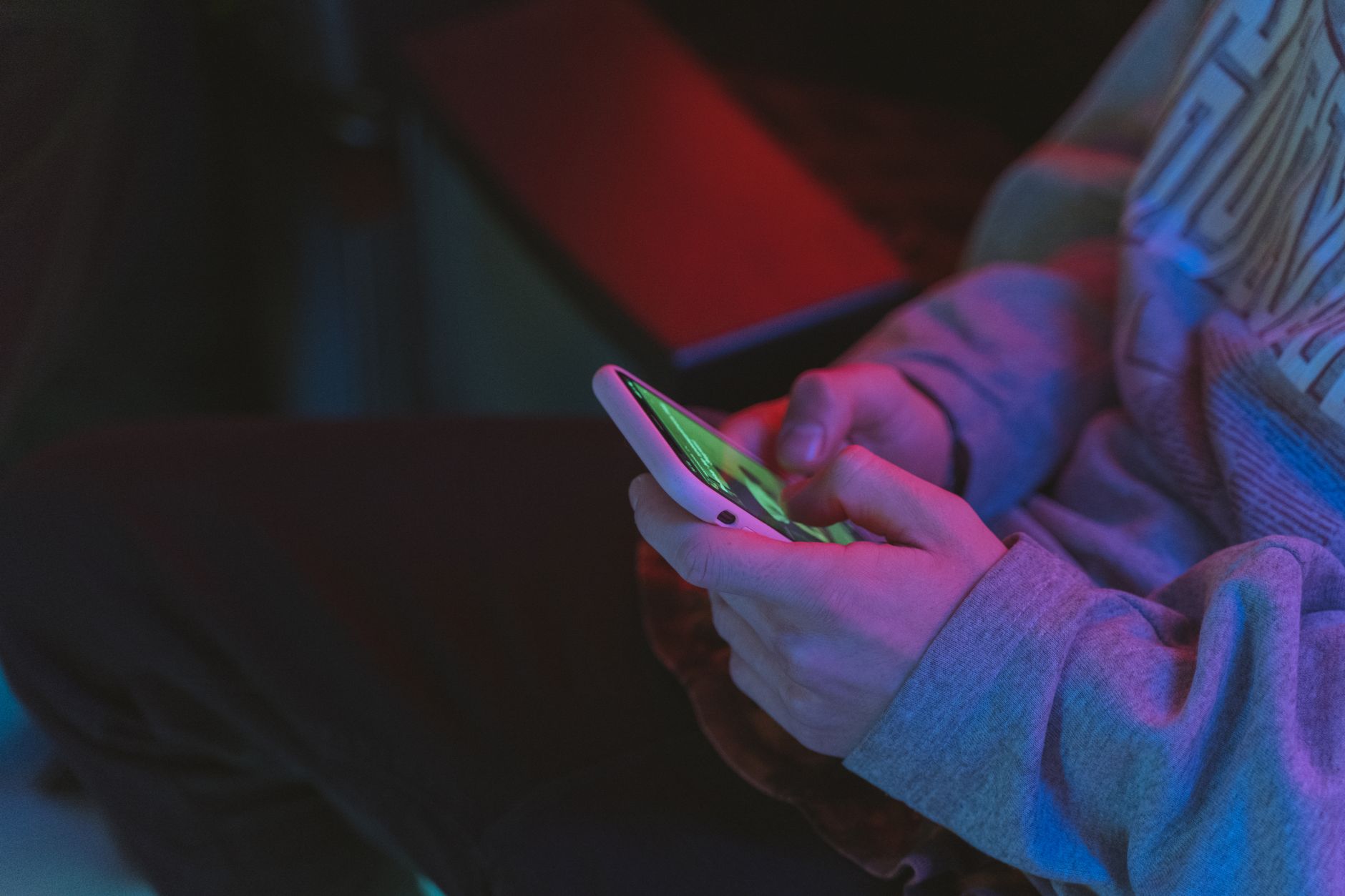 Jugendschutz - Neue Regeln für Chat GPT, Roblox und Reddit in der EU