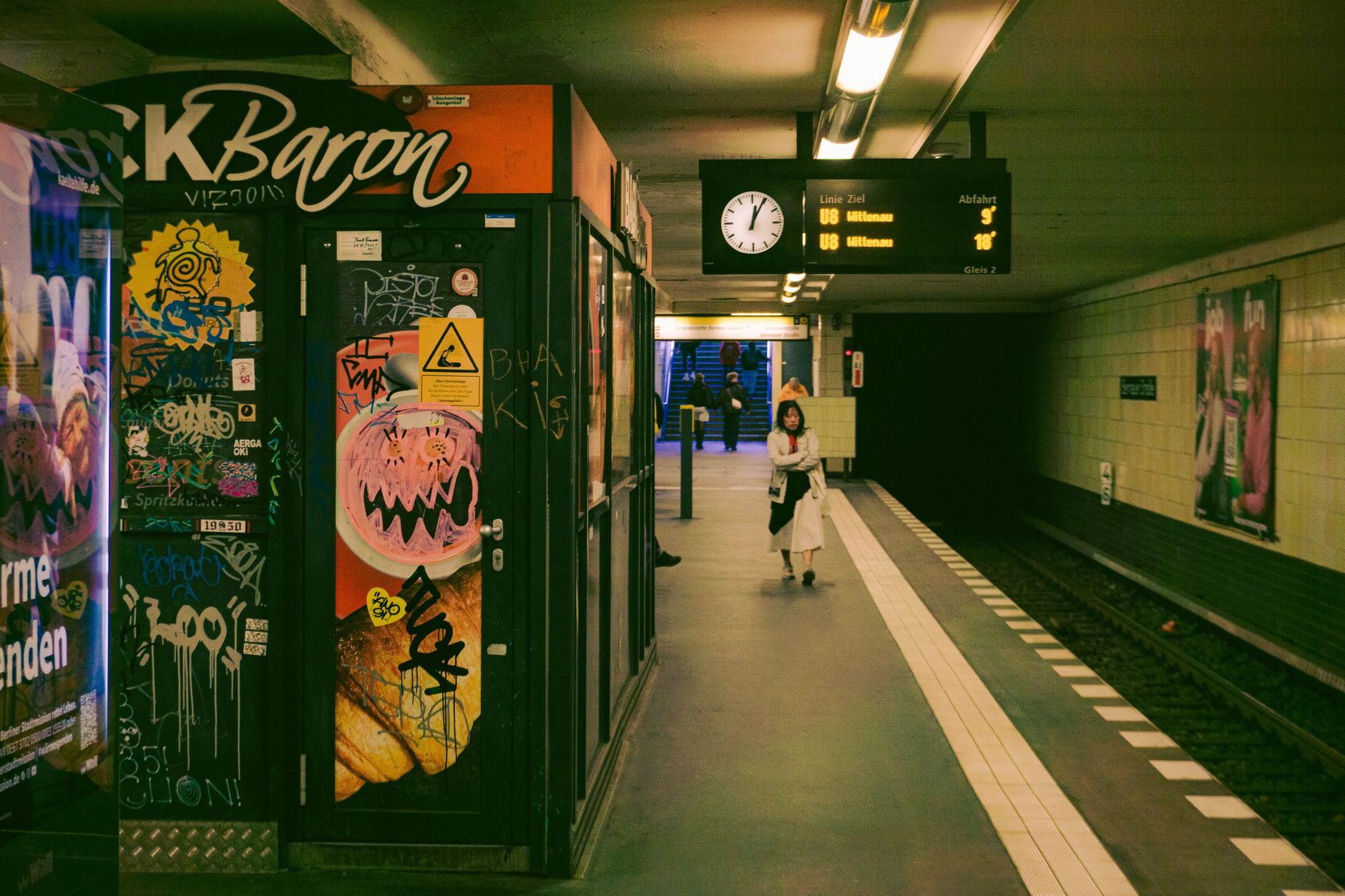Deutsche Bahn - Alkoholverbot ab heute auch auf Bahnhöfen in Berlin, Kiel und Braunschweig