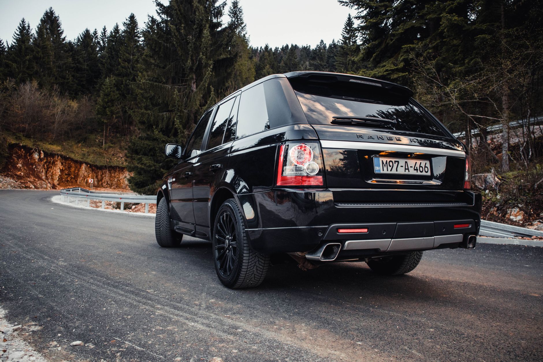 Range Rover Electric: Luxus-SUV kommt mit 800-Volt-Technik und 350 kW