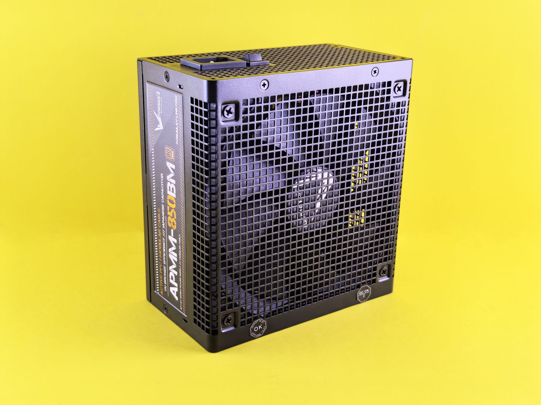 heise+ | Sieben 750-Watt-ATX-Netzteile ab 70 Euro im Test