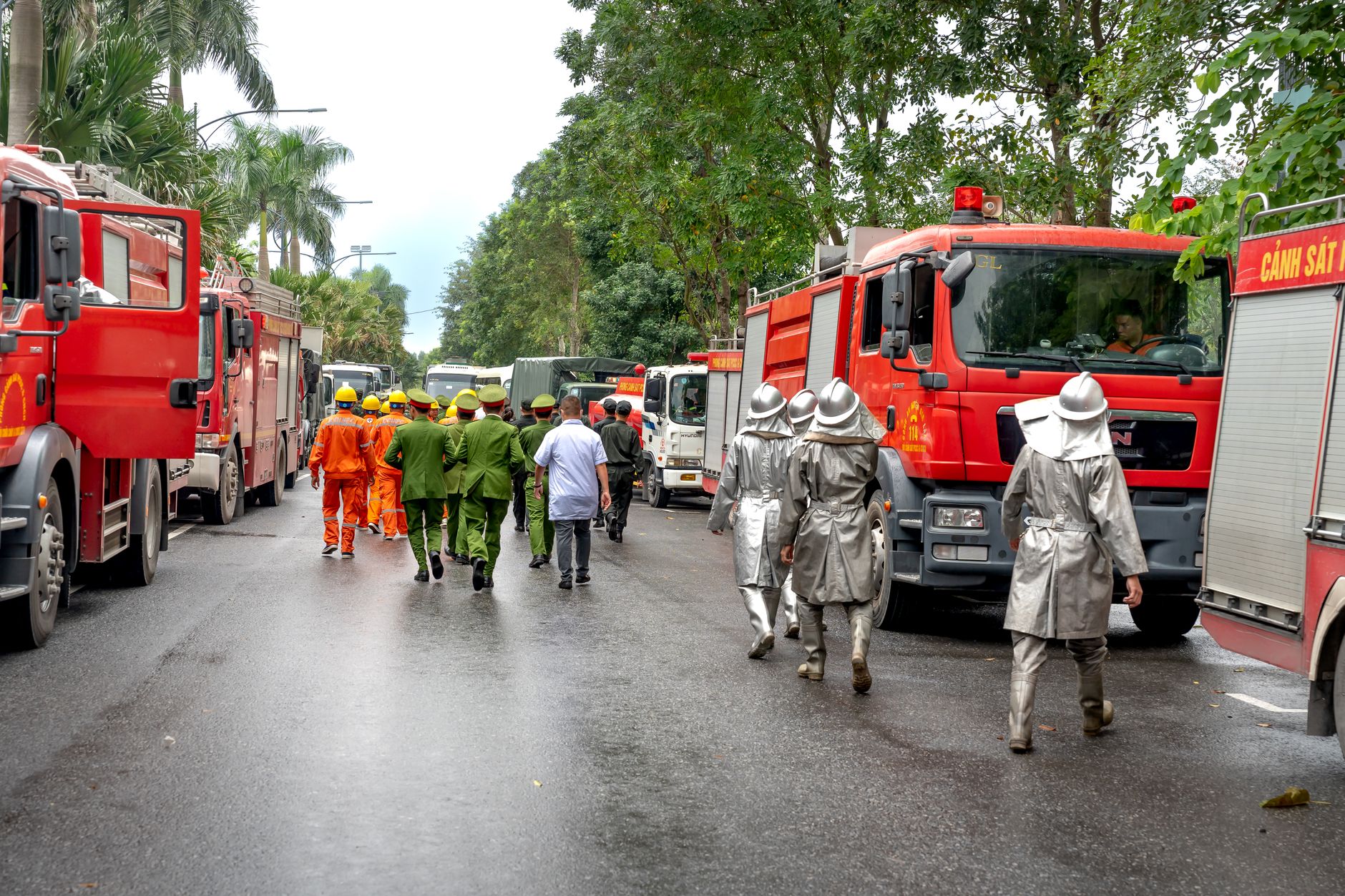 Südeuropa - Feuerwehr kämpft weiter gegen Waldbrände in Frankreich und Spanien - Krisensitzung in Paris