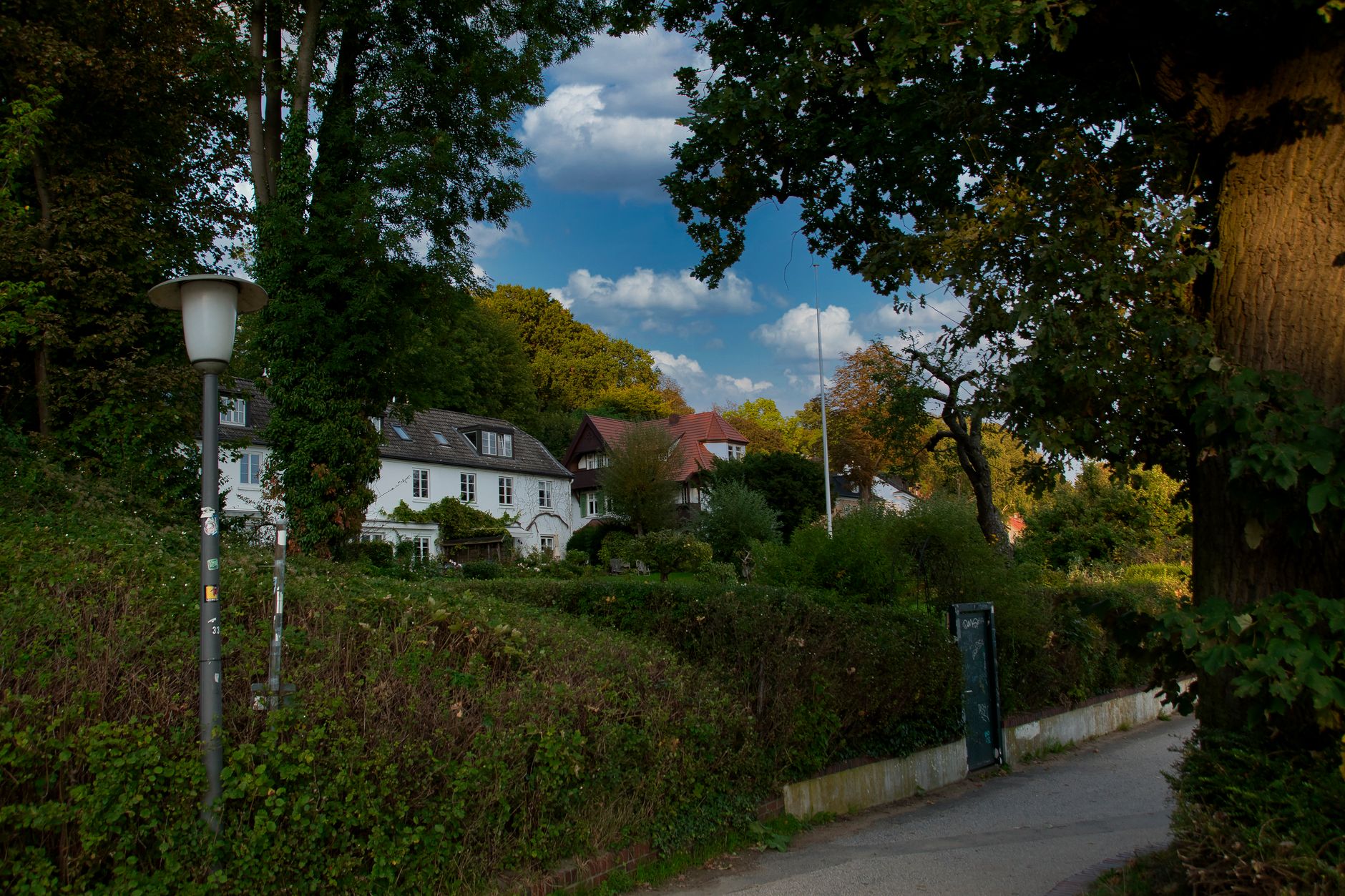 Einfamilienhaus in Baunatal von Einbrechern heimgesucht: Zeugen gesucht