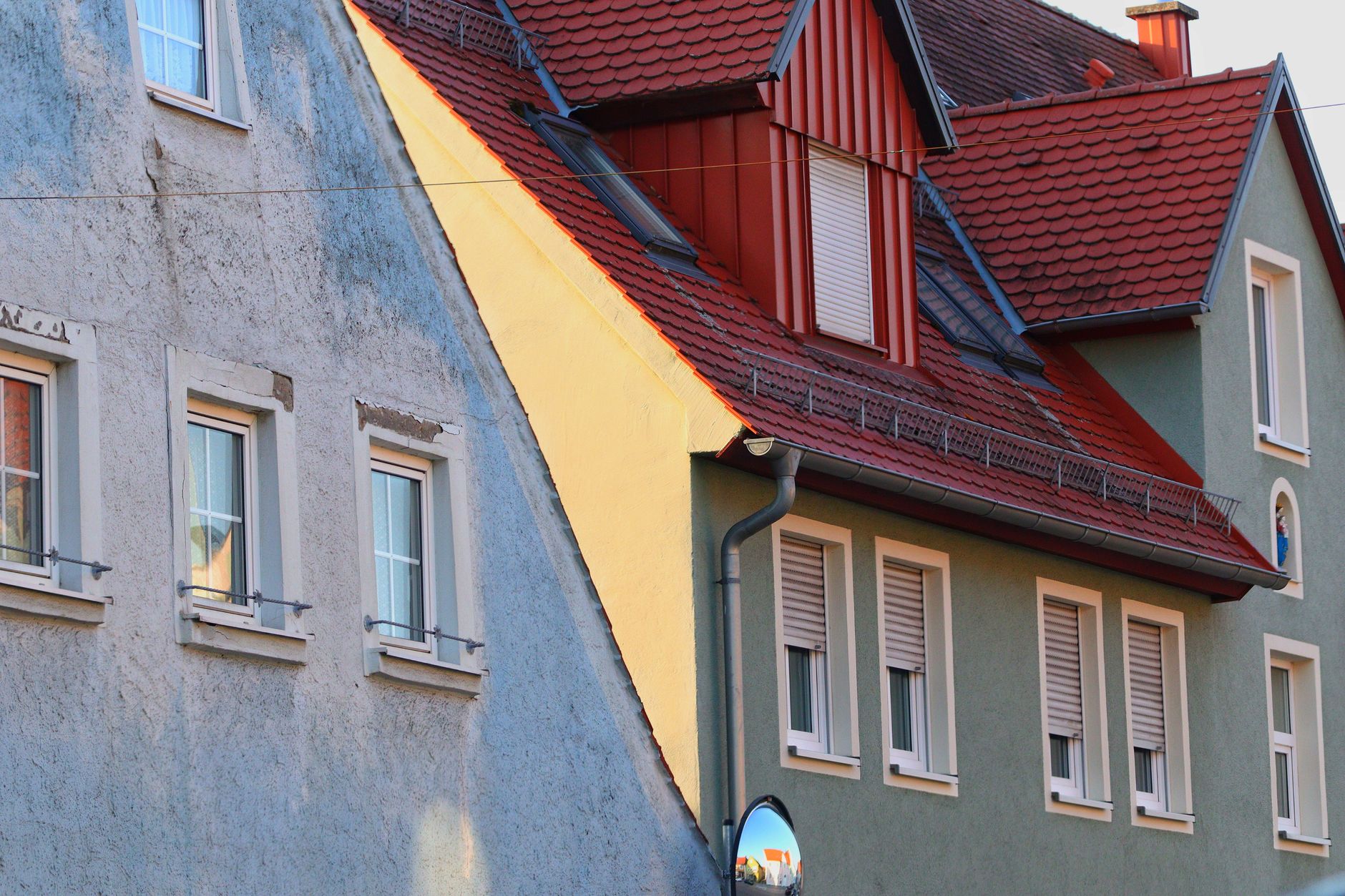 Schaafheim-Mosbach: Zeugen nach Farbschmierereien gesucht / Staatschutz ermittelt