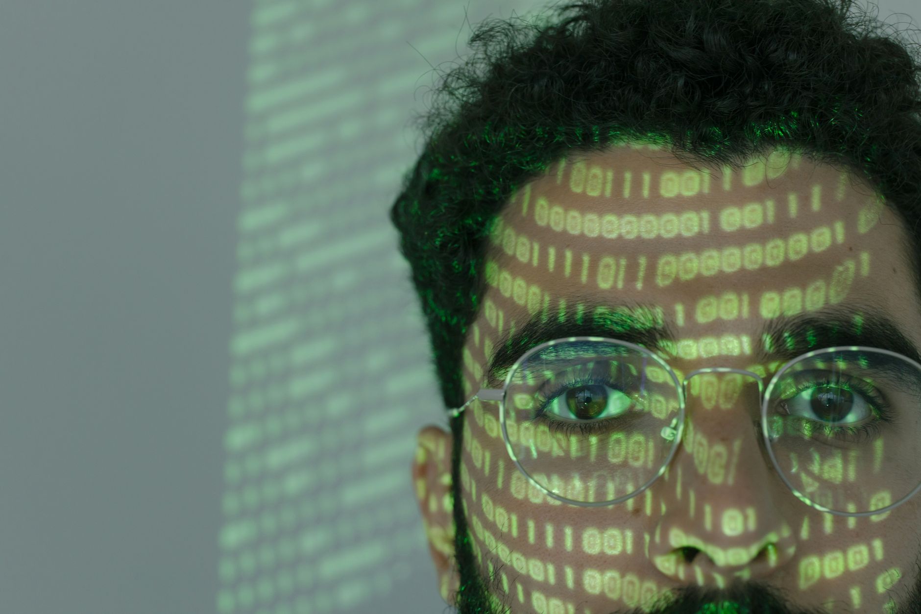 Künstliche Intelligenz - Auch Googles KI-Software Gemini drang bei Tests in echte Unternehmen ein
