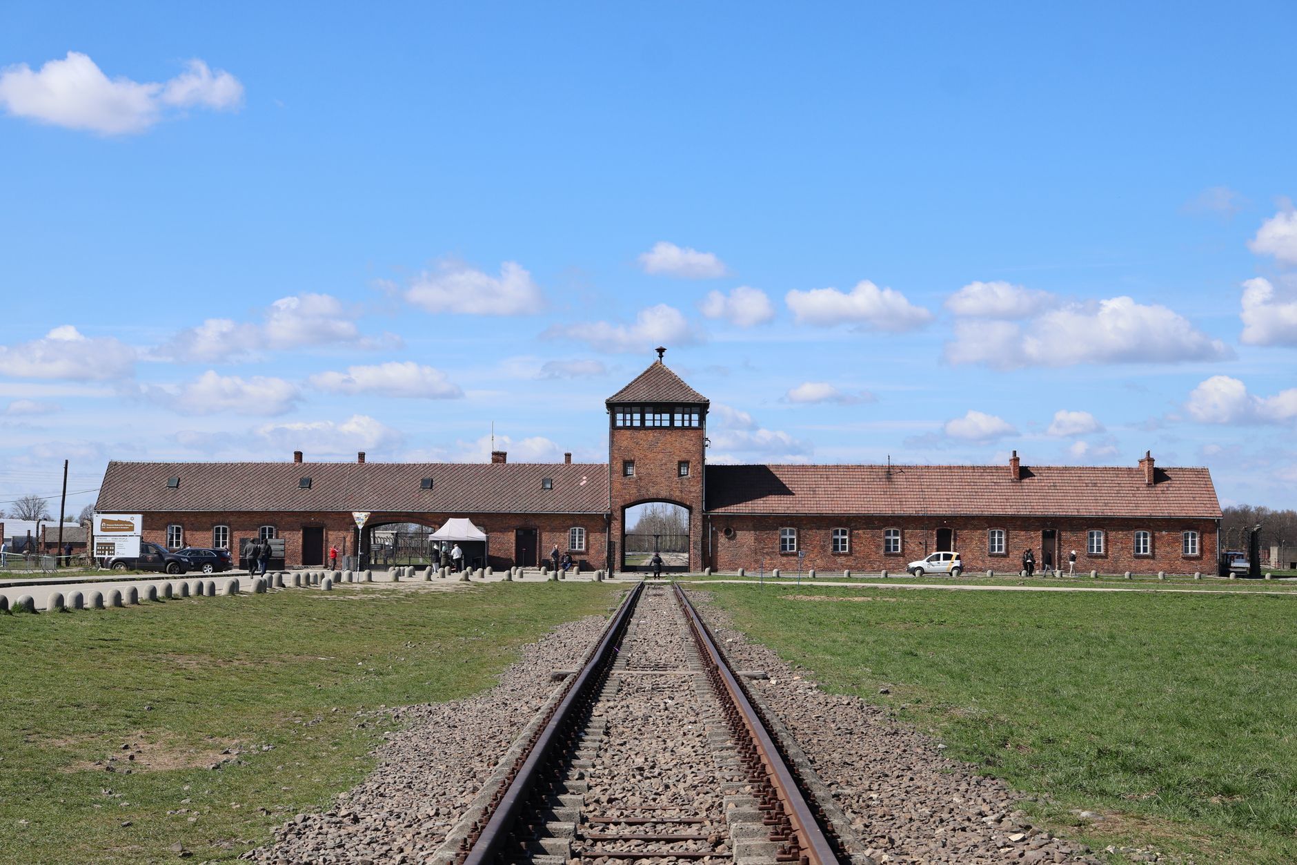 Holocaust und Kolonialismus: Sind faschistische und koloniale Gewalt vergleichbar?