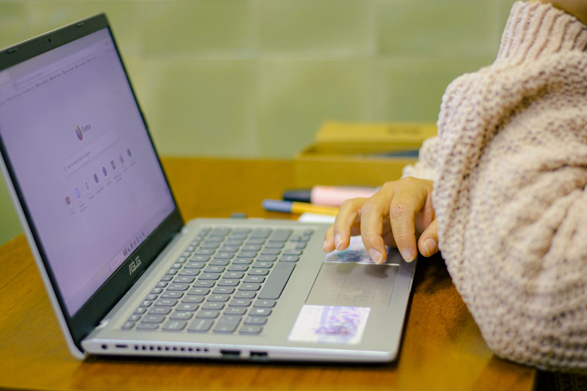 Xteink X4 Pro: Kompakter E-Book-Reader ist kleiner als ein Smartphone