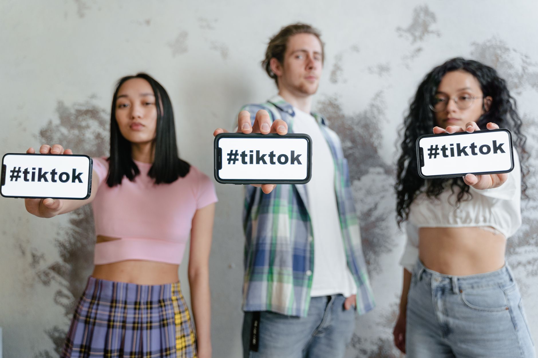 Kulturstaatsminister fordert Plattformabgabe und TikTok-Verkauf