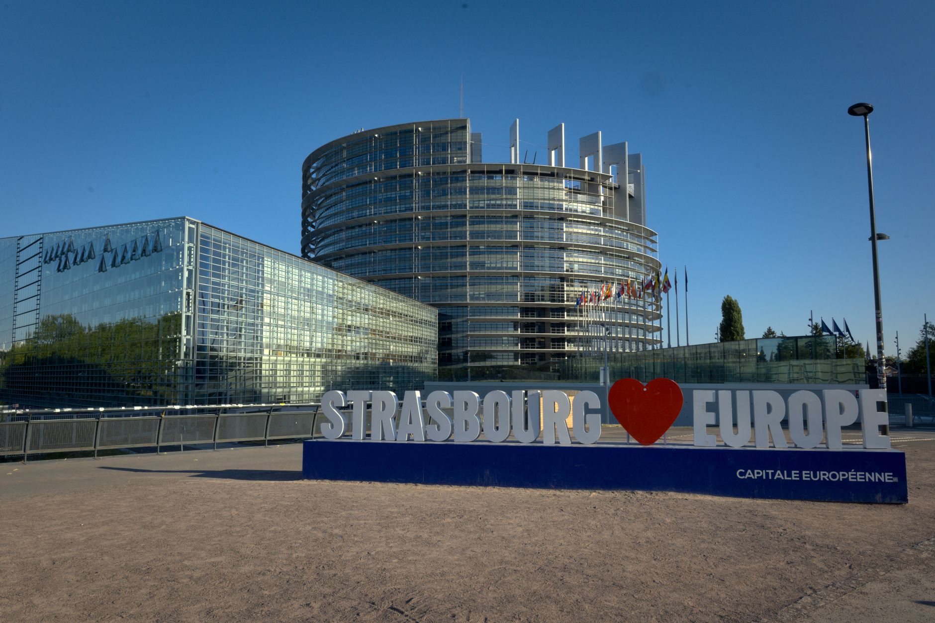 EU-Kommission kritisiert Jugendschutz bei TikTok - Strafen drohen