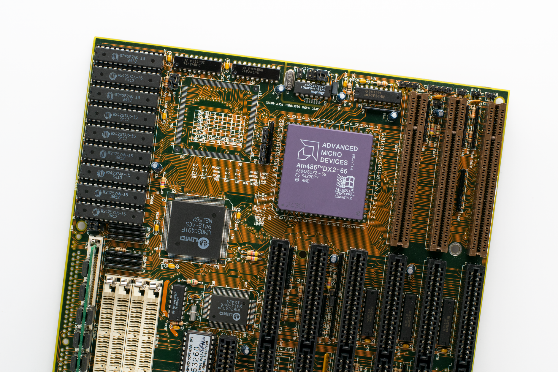 Helios: AMDs Rack-Scale-System soll Nvidia alt aussehen lassen