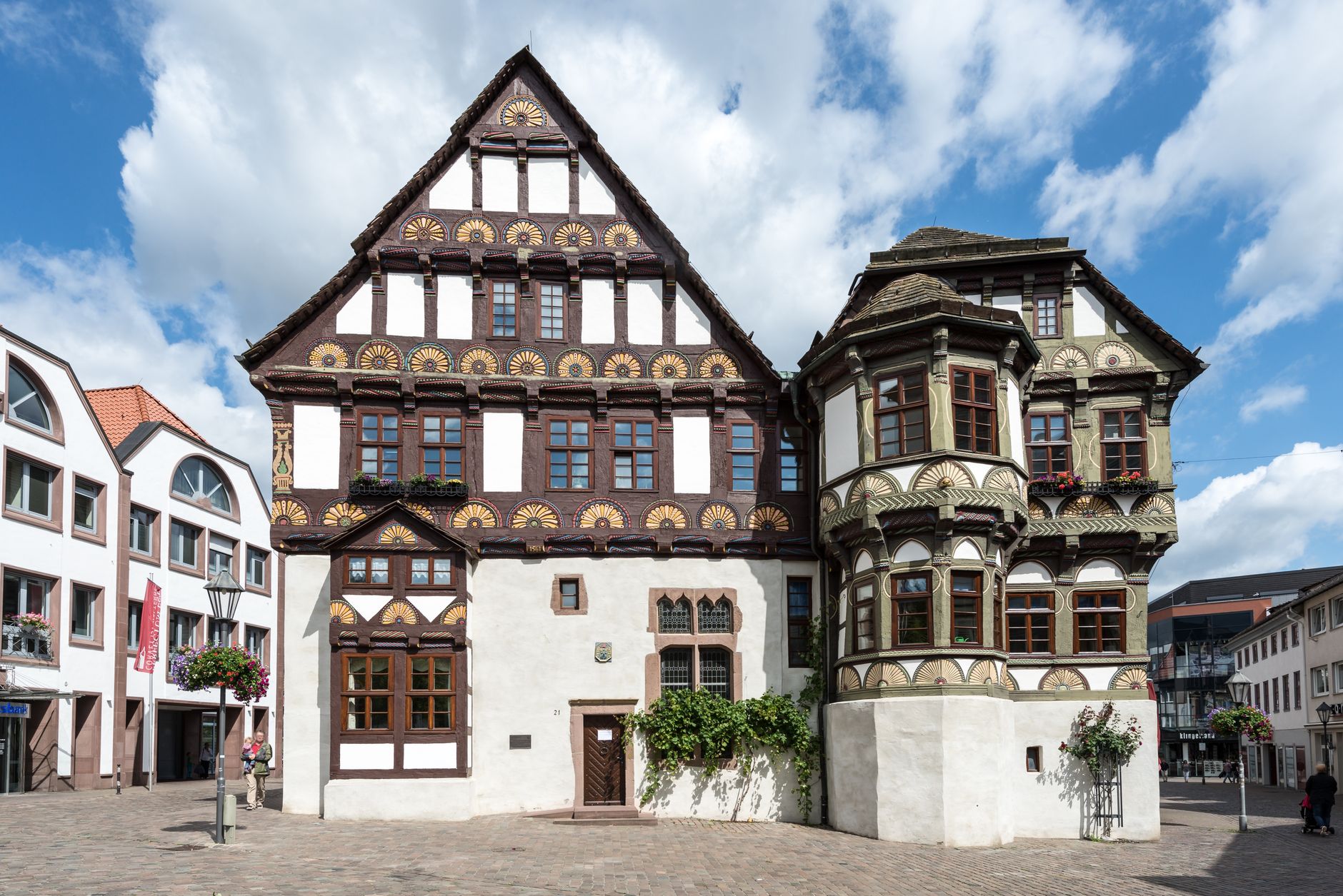 Marburg-Biedenkopf: Einbruch in Lagerhalle · Schutzmann vor Ort beweist den richtigen Riecher