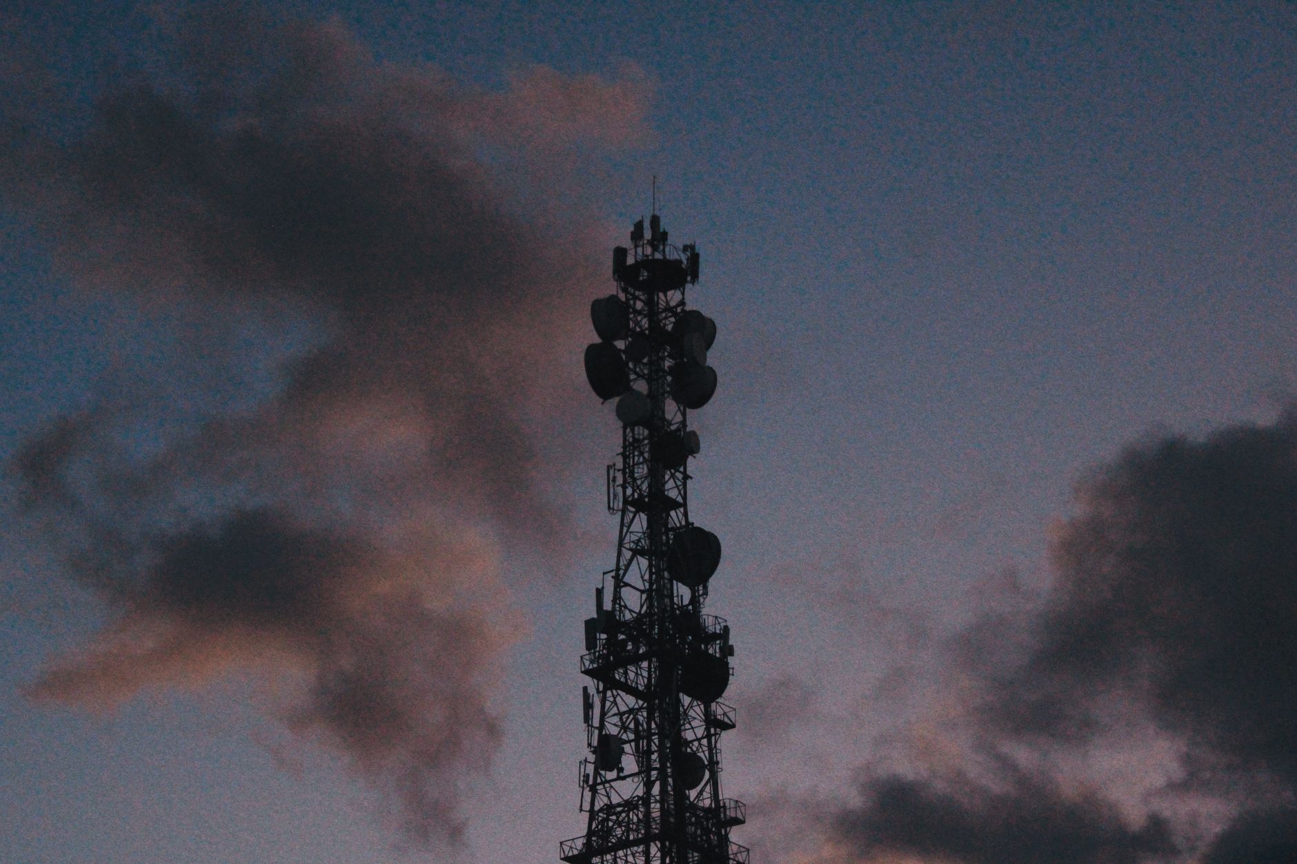 Telekom muss Leerrohre fünf Jahre lang zu festen Konditionen öffnen
