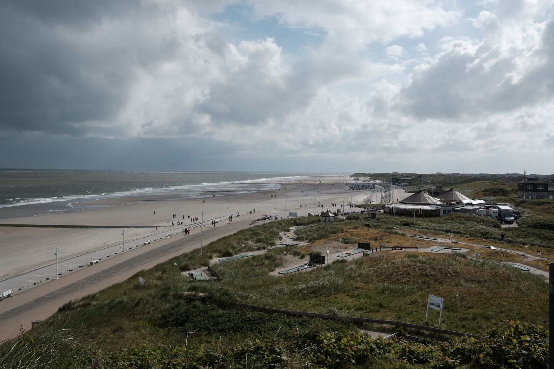 Wetter - Im Norden bewölkt mit etwas Regen, sonst sonnig, 26 bis 33 Grad